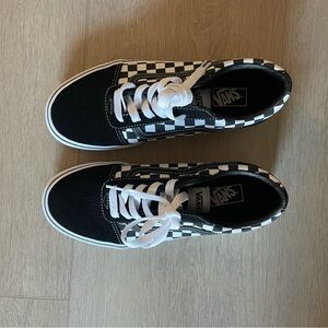 Vans brand new old school Y5 W6.5 Black and White Checkered Sneakers